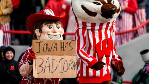 Herbie Husker and Bucky Badger mascots 2022 Nebraska Wisconsin football USATSI_19465514